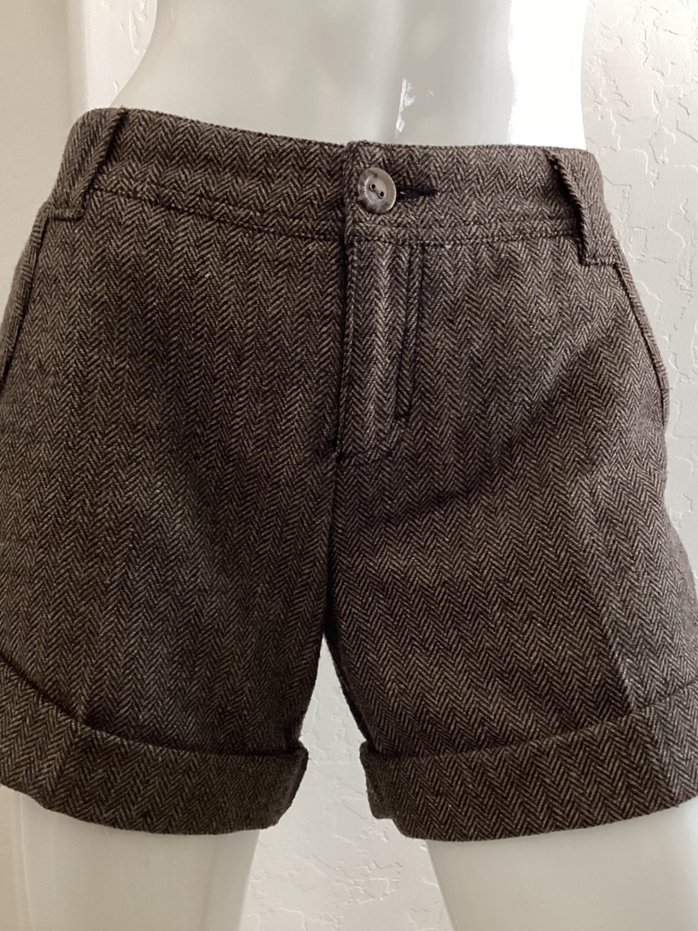 Sanctuary tweed, sz 28, cuffed, fully lined shorts, in fantastic condition